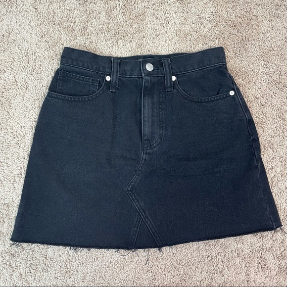 Madewell Frisco Raw Hem Black Denim Mini Skirt - Picture 2 of 16